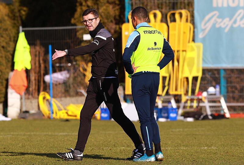 Ahanna Agbowo mit Löwen-Coach Michael Köllner.