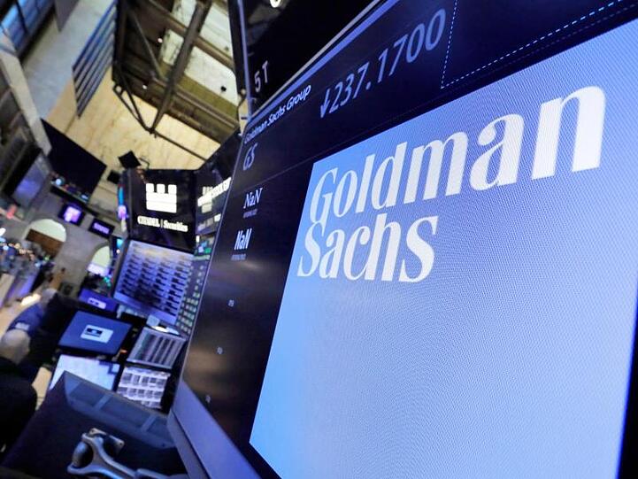 Der Gewinn von Goldman Sachs ist um die Hälfte eingebrochen.