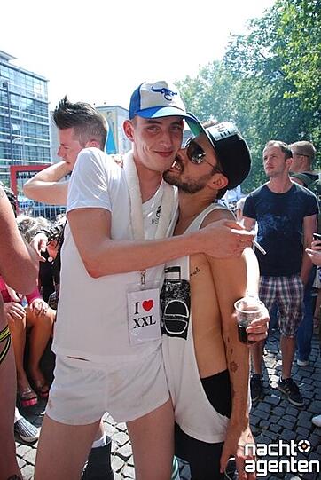 So schrill wird der CSD 2013 in der Münchner Innenstadt gefeiert. Noch mehr Partyfotos unter:  www.nachtagenten.de