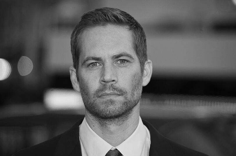30. November: Paul Walker (40): Der US-Schauspieler setzte sich für Opfer
von Naturkatastrophen ein. Bekannt wurde er als Ermittler in der
Actionfilm-Reihe &bdquo;The Fast and the Furious&ldquo;, in der es um illegale
Autorennen geht. Ein Autounfall wurde Walker zum Verhängnis.