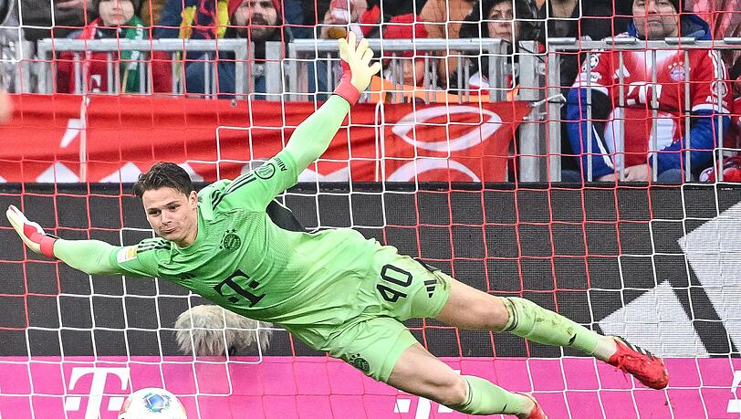 Großer Sprung: Jonas Urbig hat es als Nummer zwei beim FC Bayern ins Nationalteam geschafft. (Archivbild)