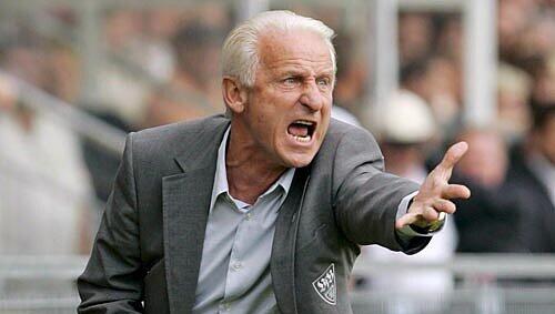 „Wenn ich Spektakel haben will, gehe ich in die Scala“, sagte Opernliebhaber Giovanni Trapattoni vor dem ersten Auftritt seiner Mannschaft in der Qualifikation am Freitag in „Wenn ich Spektakel haben will, gehe ich in die Scala“, sagte Opernliebhaber Giovanni Trapattoni vor dem ersten Auftritt seiner Mannschaft in der Qualifikation am Freitag in
