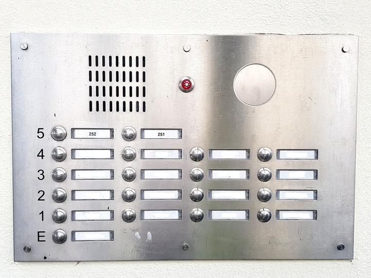 Mercury stand nicht an der Tür, sondern damals wie heute die Appartementnummern 251 und 252.
