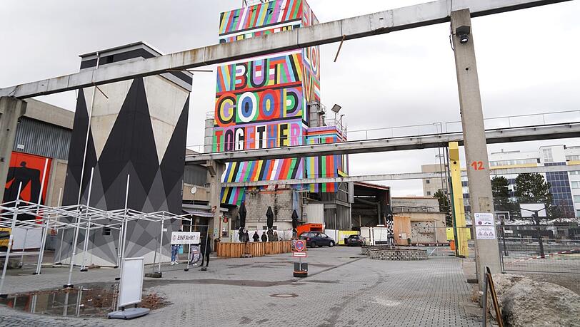 Heute Kulturprojekt in einem alten Betonwerk, übermorgen Sitz der Hausbank des Freistaats: Die BayernLB plant, auf dieses Grundstück in Obersendling zu ziehen.