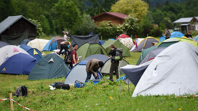 Schon in früheren Jahren hatten bis zu 1.500 Menschen während des Gipfels der G7-Staaten campiert. (Archivbild)