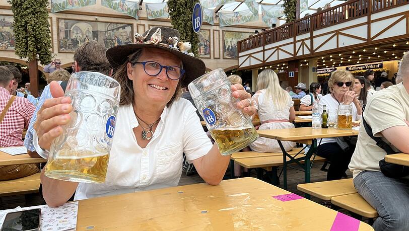 Zwanzig Jahre lang hat Alexandra Resch auf der Wiesn bedient. Dieses Jahr ist sie das erste Mal privat unterwegs. Mit der AZ trifft sie sich auf einen Ratsch im Hofbräu.