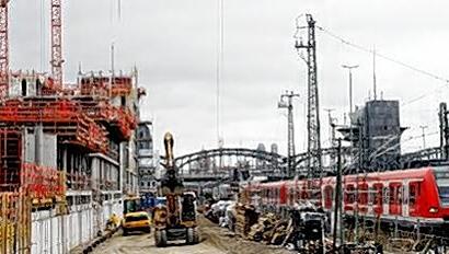 Großbaustelle an der Hackerbrücke: Der Arnulfpark ist neben Theresienhöhe und Parkstadt Schwabing einer der beliebtesten Bürostandorte der Stadt. Großbaustelle an der Hackerbrücke: Der Arnulfpark ist neben Theresienhöhe und Parkstadt Schwabing einer der beliebtesten Bürostandorte der Stadt.
