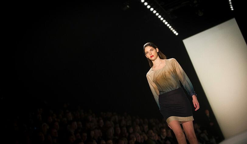 Klare Schnitte, hohe Hacken: Das Label Hien Le präsentiert auf der Mercedes-Benz Fashion Week in Berlin seine Kollektion.