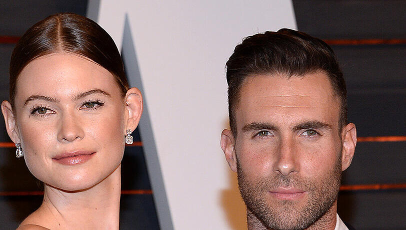 Adam Levine mit seiner Frau Behati Prinsloo bei einer Oscar-Afterparty