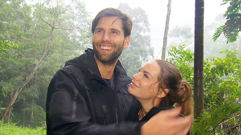 Gina-Lisa Lohfink und Alexander 'Honey' Keen kommen von der Nacht-Schatzsuche zurück.