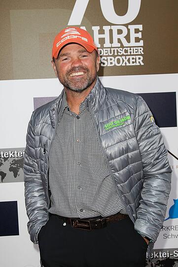 Champion Sven Ottke (52) will sich durch den Dschungel boxen.