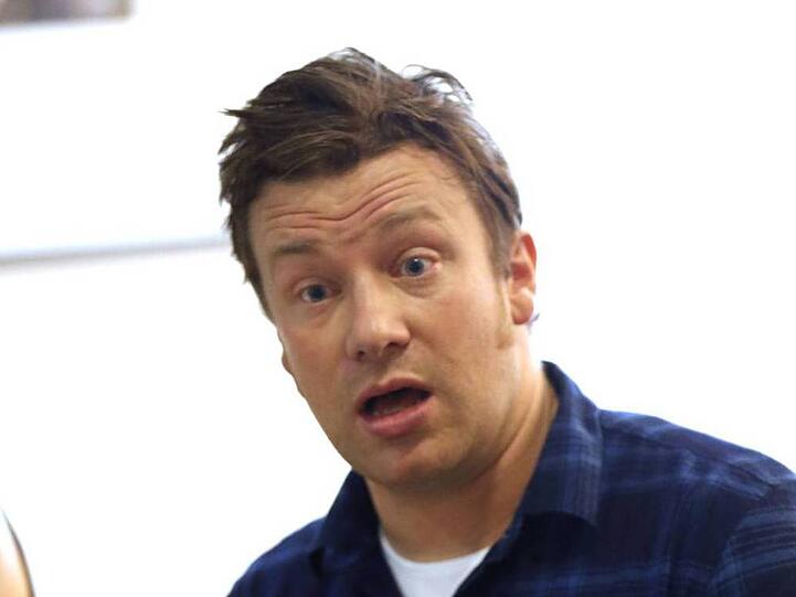 Schaut Star-Koch Jamie Oliver etwa ob des Hygieneskandals so entsetzt?