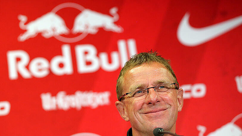 Ralf Rangnick enthüllt Vertragsklauseln seiner Profis. Ralf Rangnick enthüllt Vertragsklauseln seiner Profis.