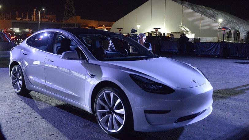 Gefragt, aber kaum zu haben: Nur 260 Stück des Tesla Model 3 wurden im ersten Quartal gebaut. Gefragt, aber kaum zu haben: Nur 260 Stück des Tesla Model 3 wurden im ersten Quartal gebaut.