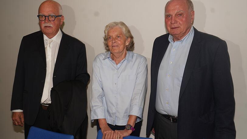 Uli Hoene&szlig; und seine Frau Susi werden in der Pappel-Posse von Dr. Peter Gauweiler vertreten.