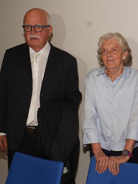 Uli Hoene&szlig; und seine Frau Susi werden in der Baum-Posse von Dr. Peter Gauweiler vertreten. Bei der Verk&uuml;ndung war nur der Rechtsbeistand vertreten.