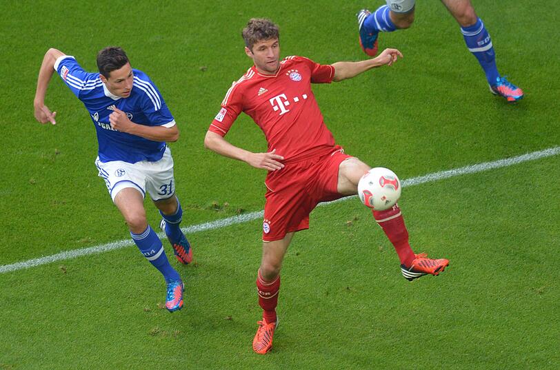 THOMAS MÜLLER: Note 2. Hatte zwar ein paar Stockfehler, aber nach Badstuber-Flanke auch eine sehr gute Kopfballmöglichkeit (53.), verpasste aber knapp. Acht Minuten später gelang ihm dafür ein typisches Müller-Tor: auf rechts an zwei Mann vorbei bis zur Grundlinie durchgewurstelt und aus spitzem Winkel ins lange Eck getroffen: 2:0 (58.)