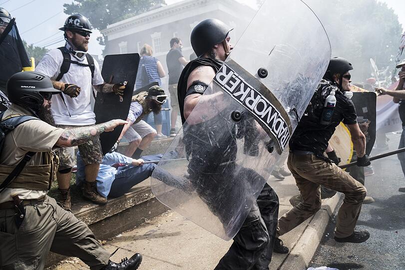 Gewalteskalation zwischen Rechten und Gegendemonstranten in den USA. Die Bilder.