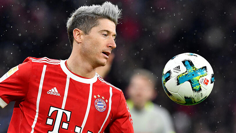 Den Ball immer fest im Blick: Robert Lewandowski schwört seine Mannschaftskollegen auf die letzten beiden Aufgaben ein.