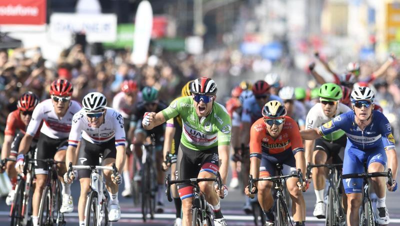 Der Norweger Alexander Kristoff (M.) bejubelt seinen Sieg auf der zweiten Etappe der Deutschland Tour. Der Norweger Alexander Kristoff (M.) bejubelt seinen Sieg auf der zweiten Etappe der Deutschland Tour.