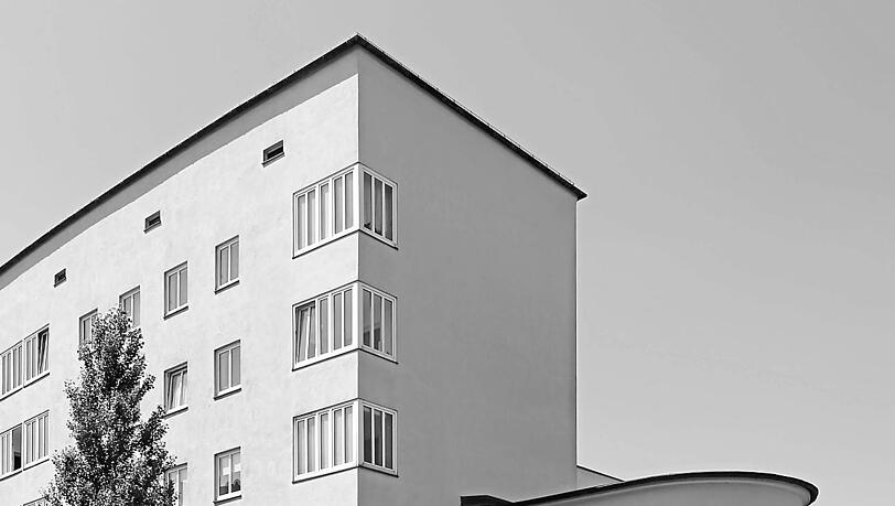 Das Postgebäude am Harras wurde Anfang der 1930er errichtet. Das Postgebäude am Harras wurde Anfang der 1930er errichtet.