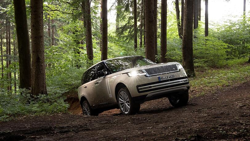 Fünfte Generation: Land Rover hat mit dem Range Rover das Luxus-SUV-Segment begründet und schlägt jetzt ein neues Kapitel auf. Fünfte Generation: Land Rover hat mit dem Range Rover das Luxus-SUV-Segment begründet und schlägt jetzt ein neues Kapitel auf.