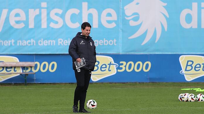 Löwen-Trainer Argirios Giannikis beim 1860-Training am Mittwoch.