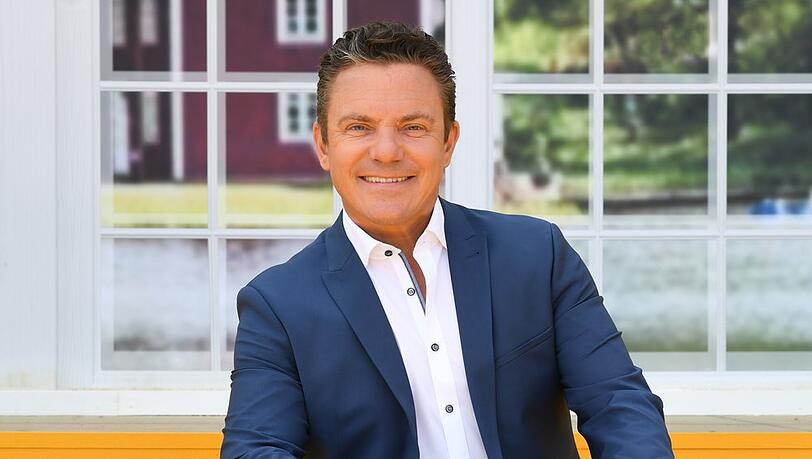Stefan Mross will "Immer wieder sonntags" nicht "mit einer Trauersendung" verabschieden. Stefan Mross will "Immer wieder sonntags" nicht "mit einer Trauersendung" verabschieden.