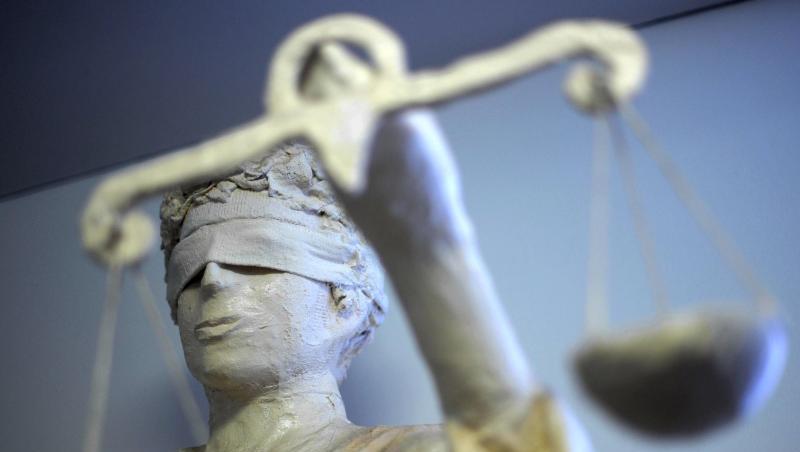 Eine Statue der Justitia hält die Waage. Foto: picture alliance/dpa/Symbolbild Eine Statue der Justitia hält die Waage. Foto: picture alliance/dpa/Symbolbild