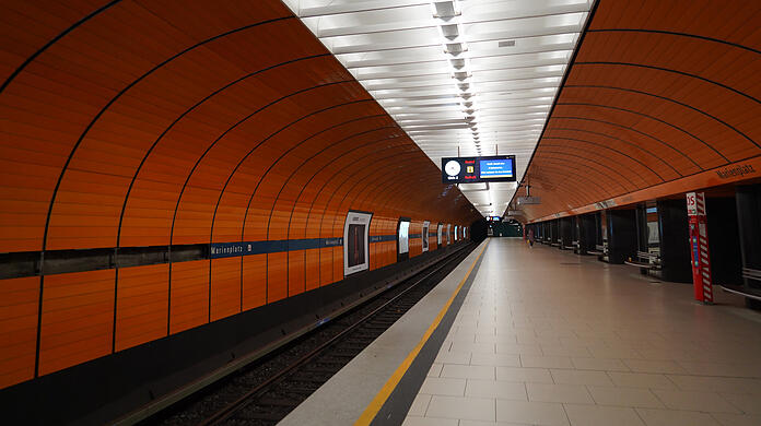 Auch bei der U-Bahn wird der Fahrplan an die aktuellen Corona-Maßnahmen angepasst. (Archivbild)