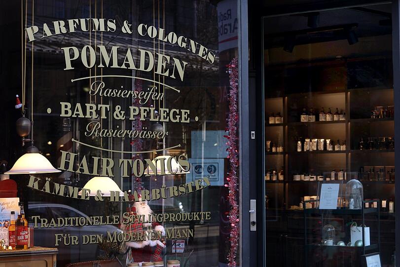 Im PomadeShop München gibt's Styling "für den modernen Mann" - da bleiben keine Wünsche offen.