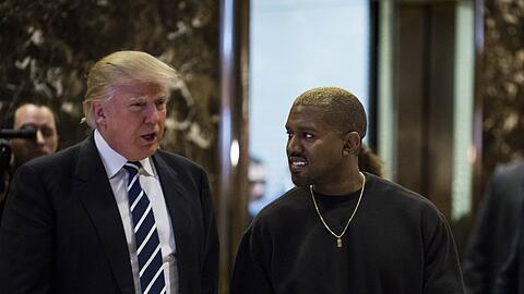 Donald Trump und Kanye West bei einem gemeinsamen Auftritt.