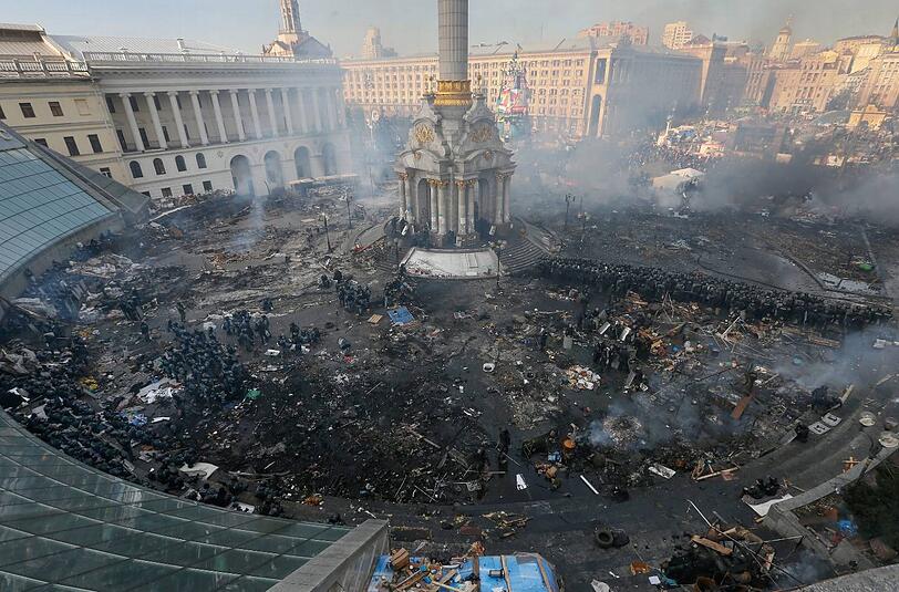 Wie im Krieg: Ein Bild des verwüsteten Maidan am Tag nach der blutigen Krawall-Nacht.