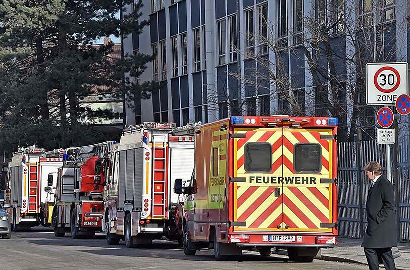 Fotos vom Feuerwehreinsatz bei Giesecke & Devrient in der Prinzregentenstraße. Das Unternehmen befasst sich vor allem mit dem Druck von Banknoten.