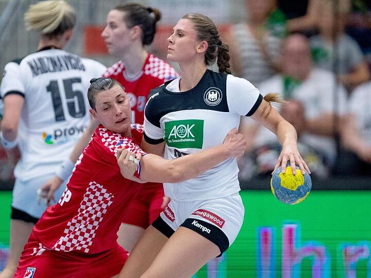 Alicia Stolle (r) erzielte sechs Tore für Deutschland.
