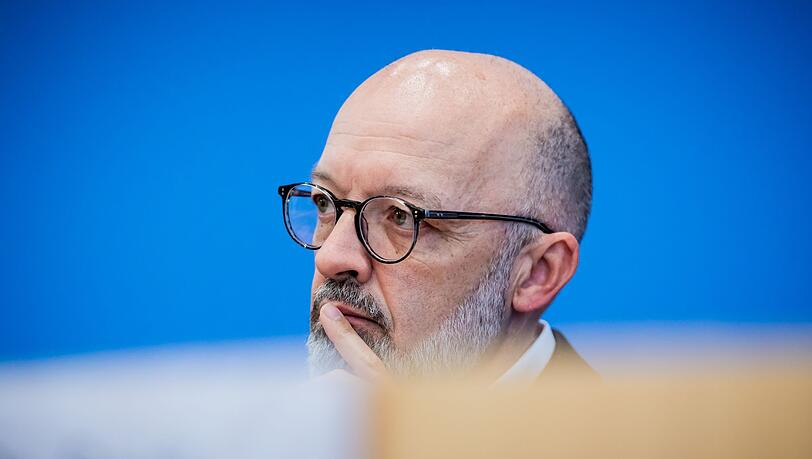 Ifo-Experte Timo Wollmersh&auml;user sieht den konjunkturellen Tiefpunkt durchschritten. (Archivbild)