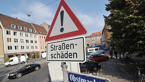 Die Autos sollen weichen und am Obstmarkt den Fußgängern mehr Raum geben. Parkplätze sollen verschwinden und die Fahrbahnen schmaler werden. Im Norden sind Bäume vorgesehen. Die Autos sollen weichen und am Obstmarkt den Fußgängern mehr Raum geben. Parkplätze sollen verschwinden und die Fahrbahnen schmaler werden. Im Norden sind Bäume vorgesehen.