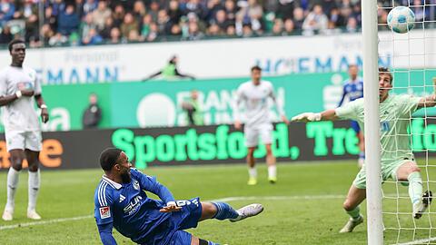 Sylla trifft spät zum 3:3-Ausgleich für Schalke