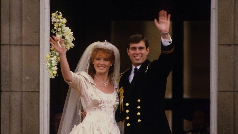 Sarah Ferguson und der damalige Prinz Andrew bei ihrer Hochzeit 1986.