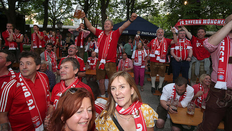 Die Bayern feiern mit ihren Fans die sechste Deutsche Meisterschaft in Folge. Die Bilder vom Fanfest.