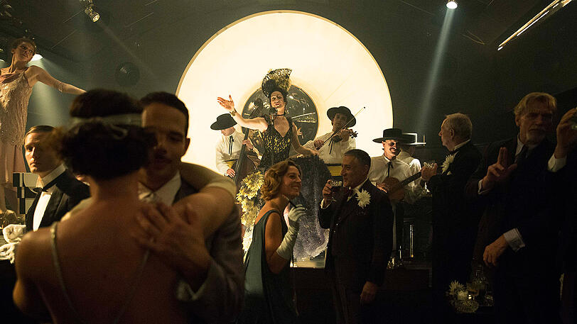 Babylon Berlin: Ilja Tretschkow (TIM FISCHER) im Holländer
