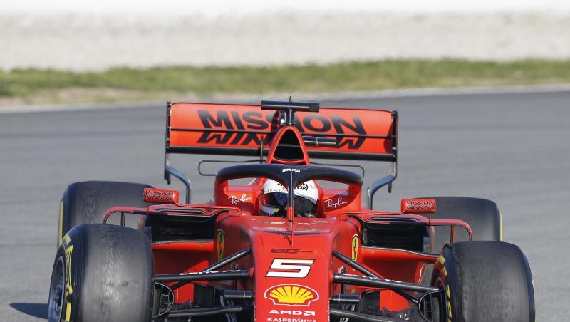 Sebastian Vettel verursachte mit seinem Ferrari einen Unfall. Sebastian Vettel verursachte mit seinem Ferrari einen Unfall.