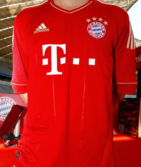 Das neue Heimtrikot für die kommende Spielzeit: In der Allianz Arena hat der FC Bayern die neuen Leiberl vorgestellt. Die Bilder