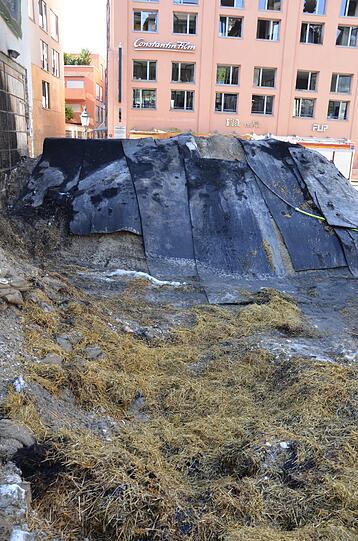 Schwabing am Tag nach der Bombensprengung: Die Spuren der Detonation sind deutlich zu erkennen, teilweise hat sie schwere Schäden verursacht. Derzeit werden die Schäden an den Gebäuden der Umgebung erfasst.
