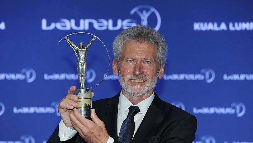 Paul Breitner nahm im März den Laureus-Award für den FC Bayern entgegen.
