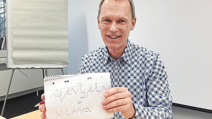 Gerald Gerlich fand es zu umständlich zu stenografieren. Nun hat er halt seine eigene Schrift.