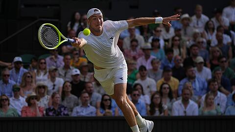 Jan-Lennard Struff streckt sich vergeblich.