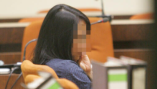 Die Noch-Lebensgefährtin Prapti U. (47) im Zeugenstand. Sie beschreibt die Beziehung zum mutmaßlichen Doppelmörder Gunnar D. Die Noch-Lebensgefährtin Prapti U. (47) im Zeugenstand. Sie beschreibt die Beziehung zum mutmaßlichen Doppelmörder Gunnar D.