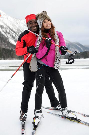 Nelson Müller (l) und Fernanda Brandao beim Fotoshooting zum "Star-Biathlon 2013" in Ruhpolding.