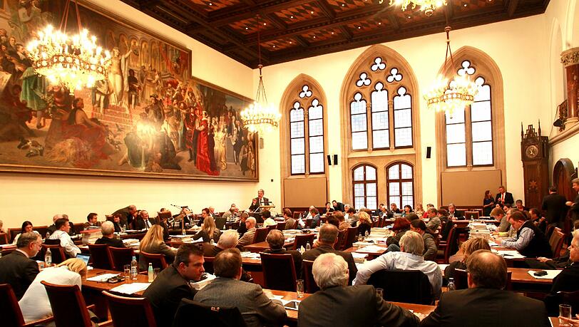 Blick in den großen Sitzungssaal des Rathaues während einer Vollversammlung des Münchner Stadtrats. Blick in den großen Sitzungssaal des Rathaues während einer Vollversammlung des Münchner Stadtrats.